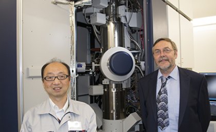 Hitachi’s Kuniyasu Nakamura with UQ’s Professor Roger Wepf showing the inner workings of the Hitachi FH5000 electron microscope. Roger-Wepf-and-Hiroshi-Kato-in-front-of-the-microscope